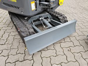 HYTEC F1300 PRO Kabine inkl. Schaufelpaket – Bild 8